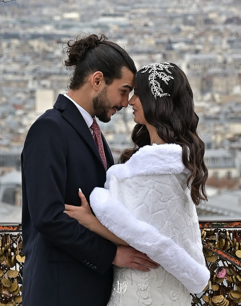 Mariage à Dammartin-en-Goële – couple de mariés en lumière naturelle